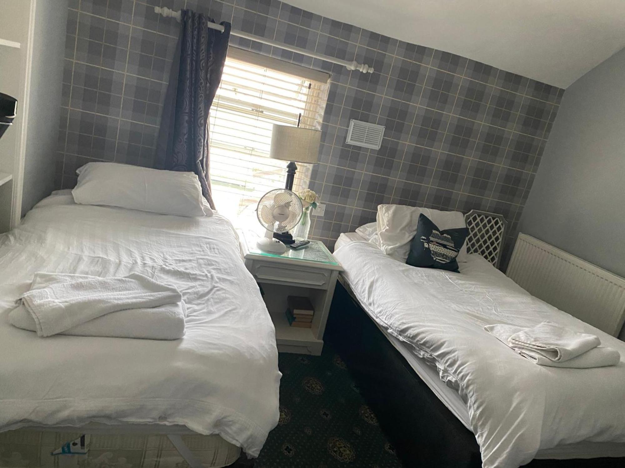 Holland Hotel Llanfachraeth Экстерьер фото
