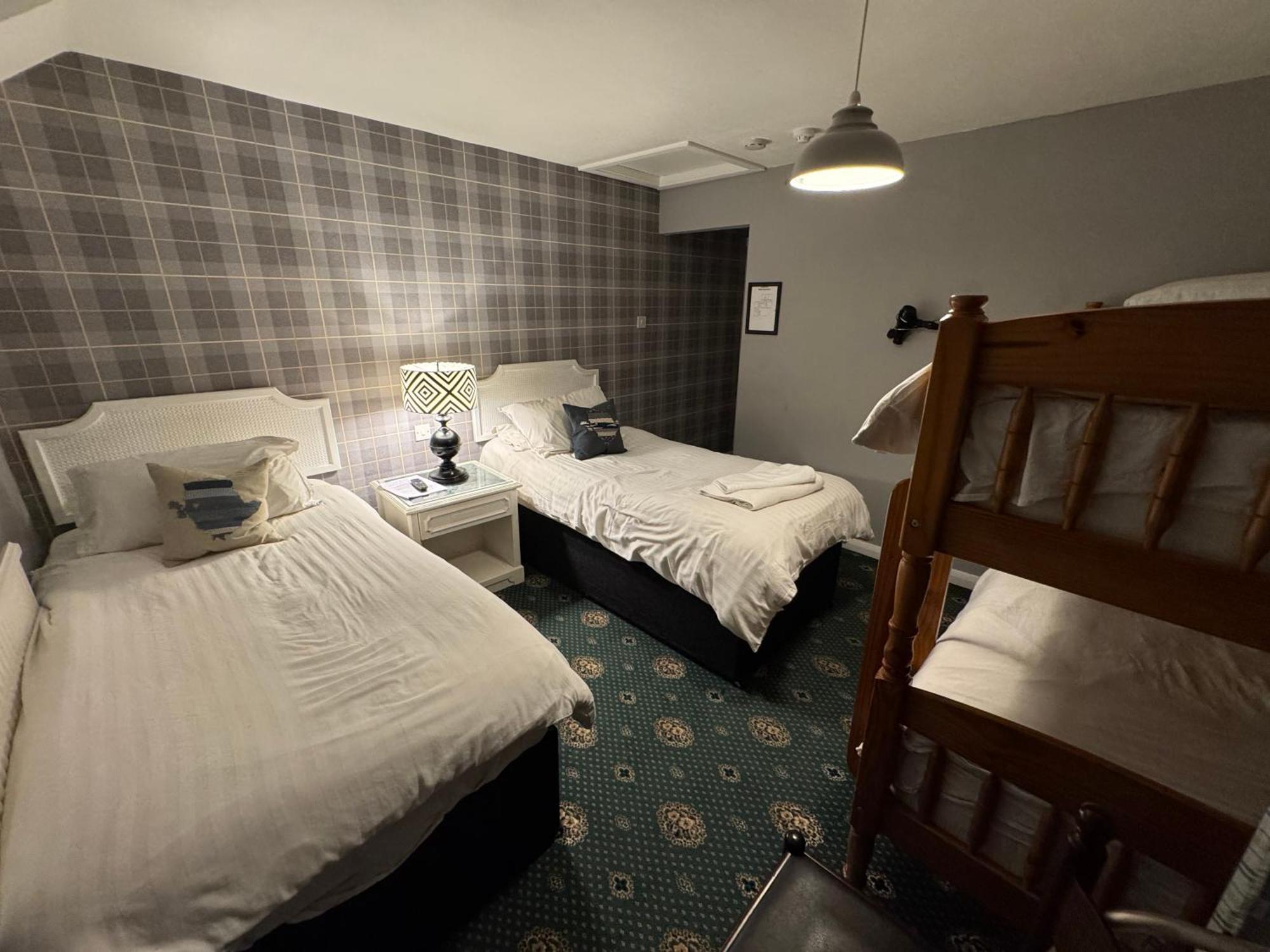 Holland Hotel Llanfachraeth Экстерьер фото